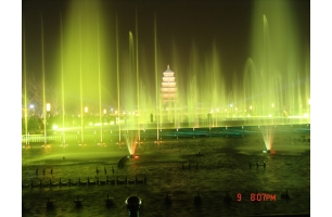 西安大雁塔喷泉位于大雁塔北广场